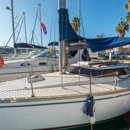 Pequeno Velero En Port Forum Ideal Para Backpackers Sant Adria de Besos Luaran gambar
